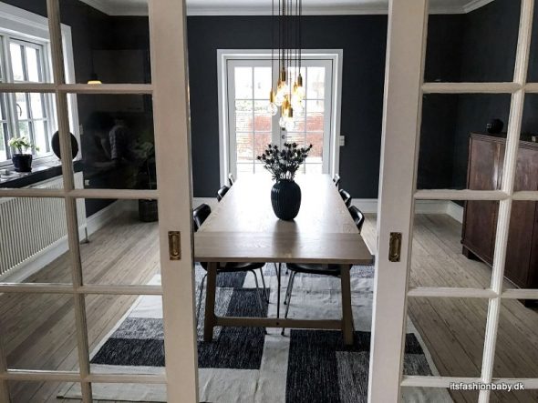 Billeder fra spisestuen med vores nye spisebord its fashion, baby! Sofabord smed