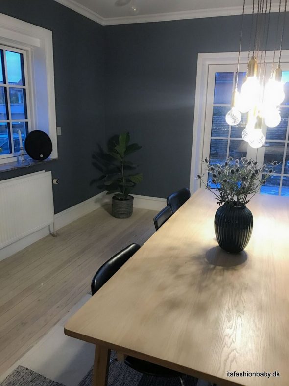 Billeder fra spisestuen med vores nye spisebord its fashion, baby! Sofabord smed