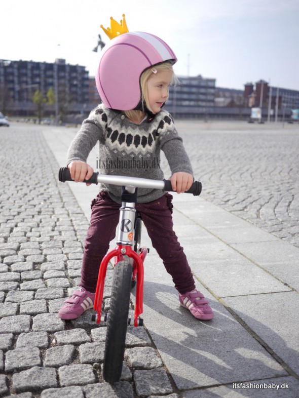 Fremkald faktureres fysisk Verdens bedste cykelhjelm til børn fra EGG helmets