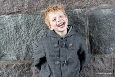 Model Christian Dufflecoat eller duffelcoat som børnejakke og vinterjakke til drenge i grå uld fra Wheat til vinter 2014.