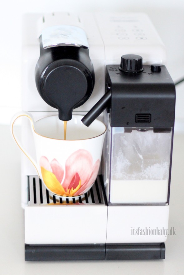 Test og anmeldelse af den nye Nespresso Lattissima Touch kaffemaskine