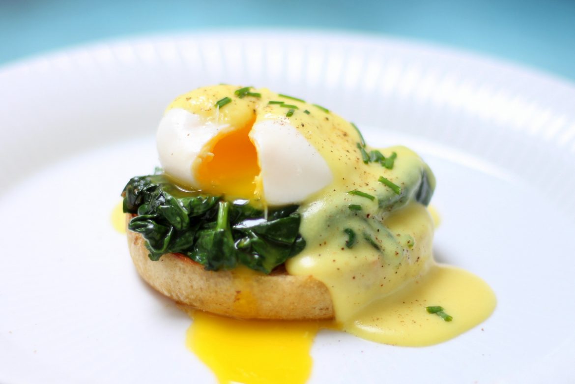 Opskrift på Egg Benedict og Egg Florentine It's Fashion, Baby!